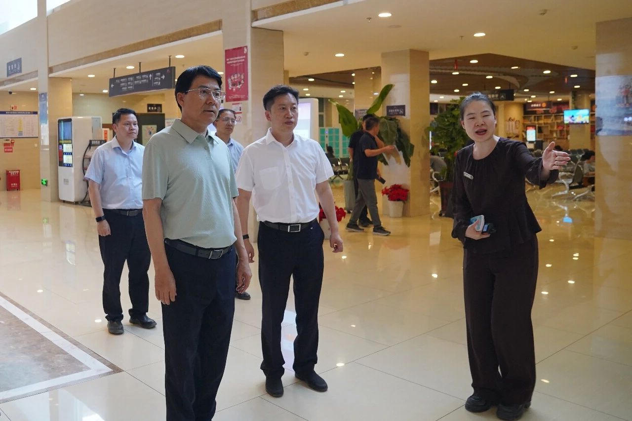 马学良调研乌尔禾区文旅产业和夜间经济发展
