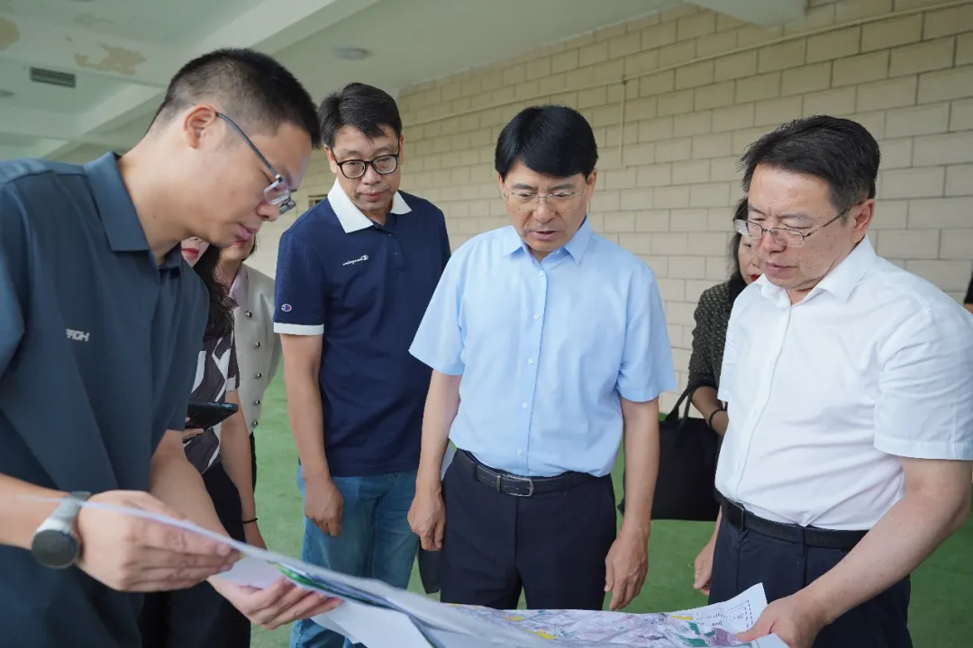 马学良调研现代化城区建设